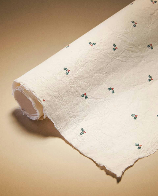 CHRISTMAS HOLLY GIFT WRAPPING PAPER